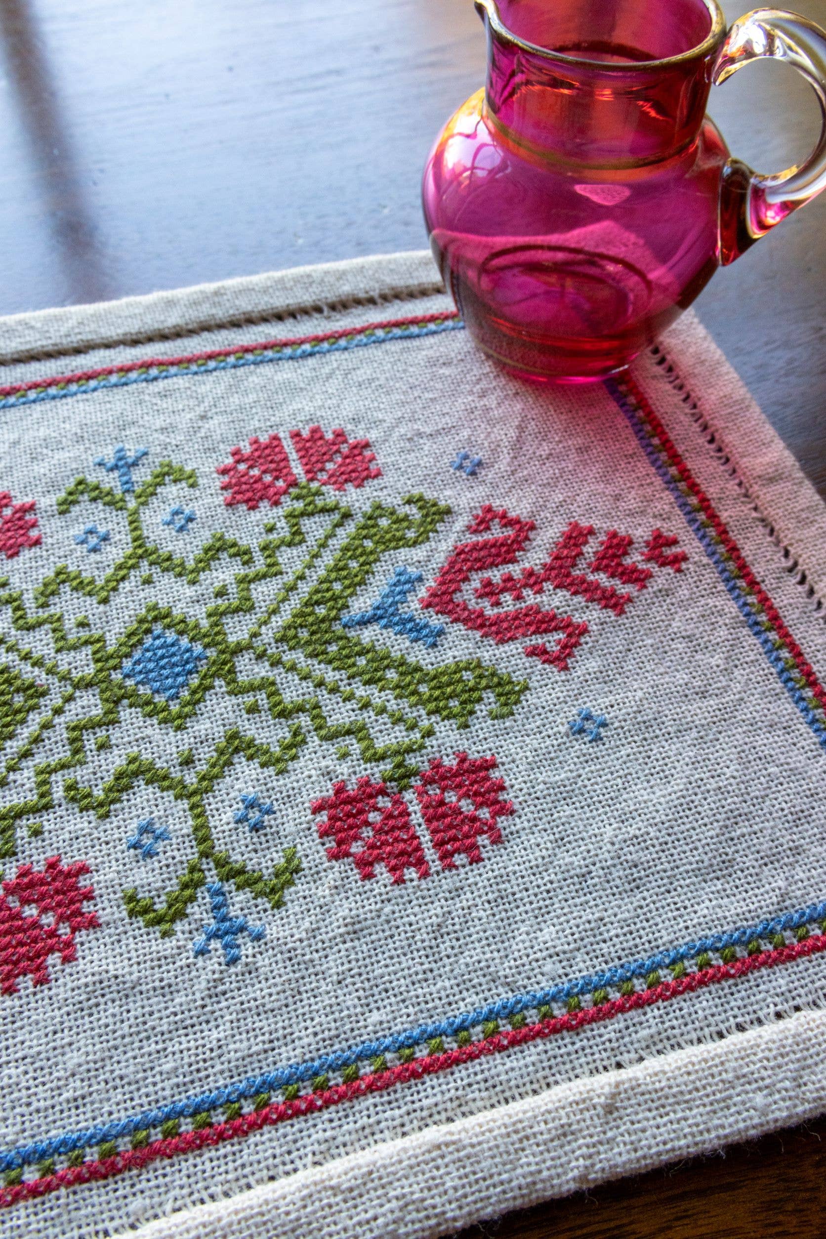 Avlea Folk Embroidery - Cross stitch kit BitKit Dianthia