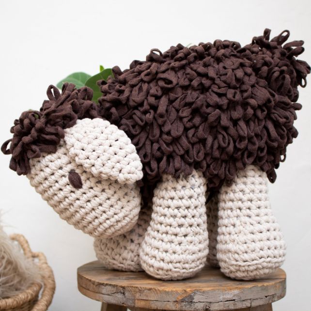 Hoooked DIY Crochet Kit Sheep Robby - Tabaco Brown