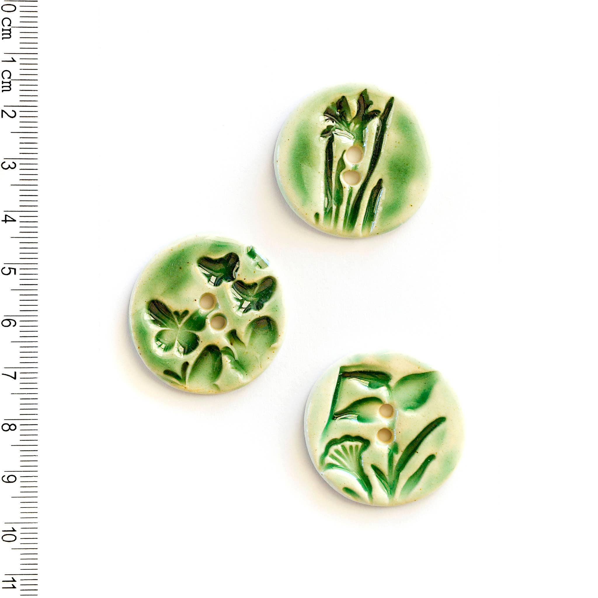 Incomparable Buttons - L501 Botanical Leaf Buttons