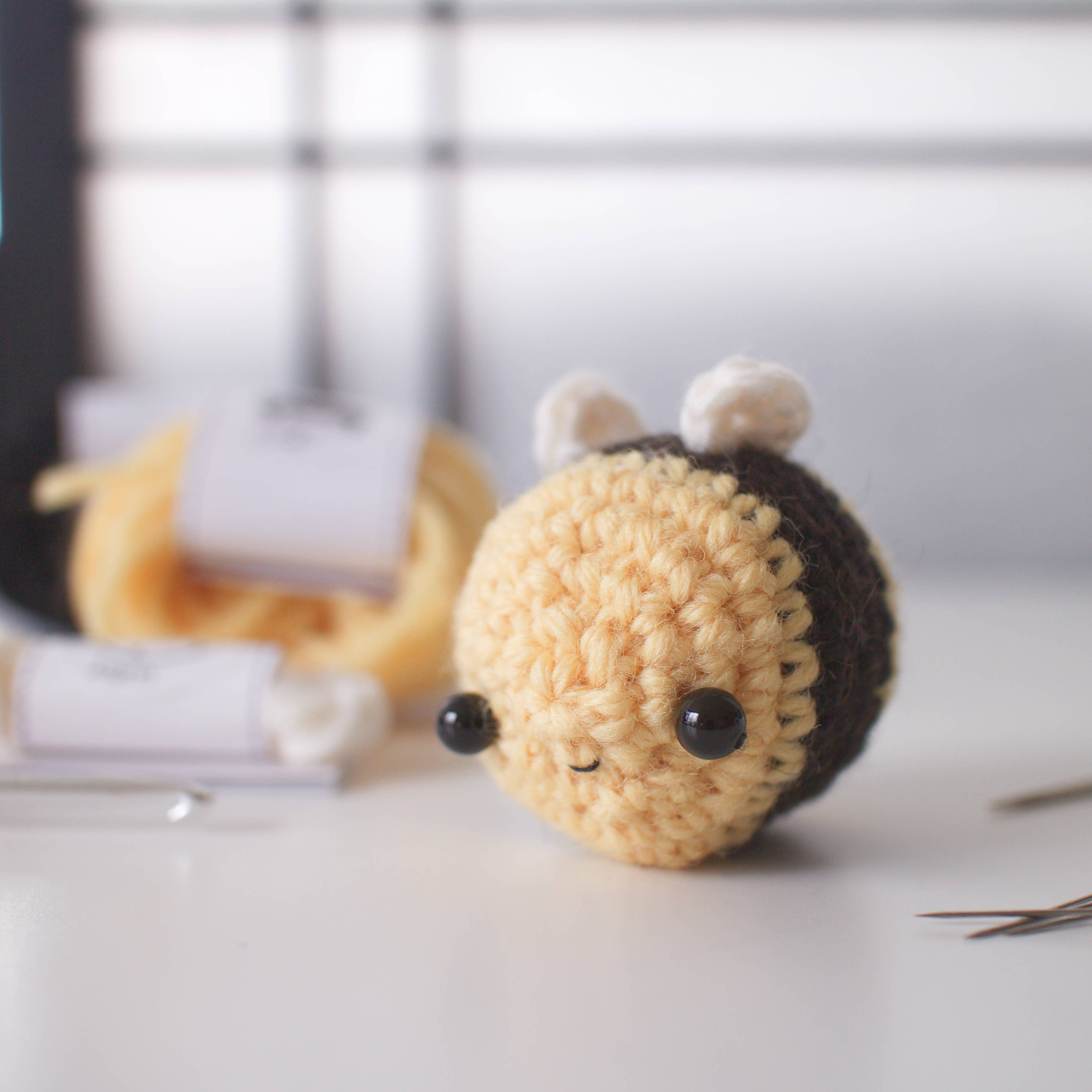 Mohu - Amigurumi kit - crochet bumble bee craft kit